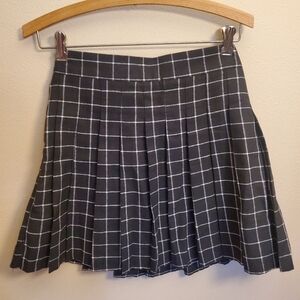 Black & white checkered pleated mini skirt sized Medium NWT